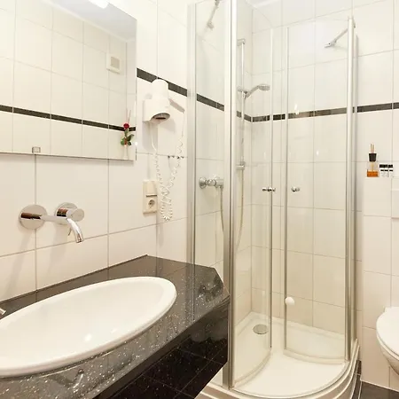 Hotel Café Ernst 3*